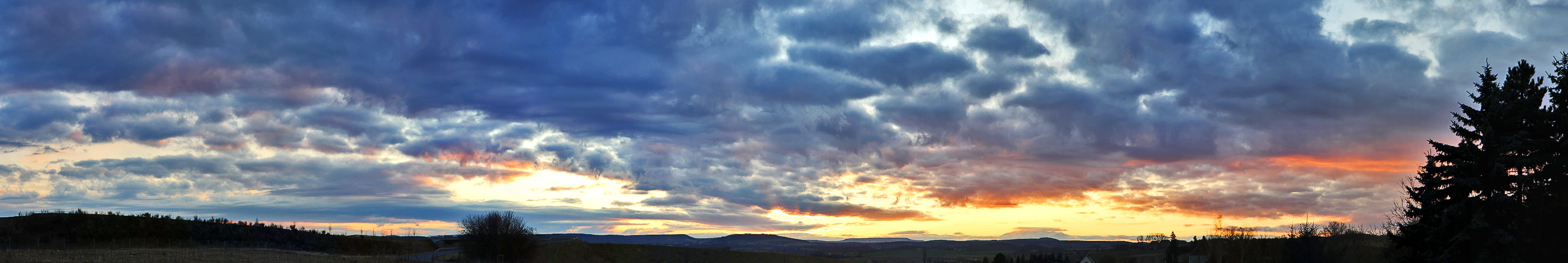 Am Morgen des 4. Adventes zeigte der Himmel alles was er kann und meine neue Kamera ....