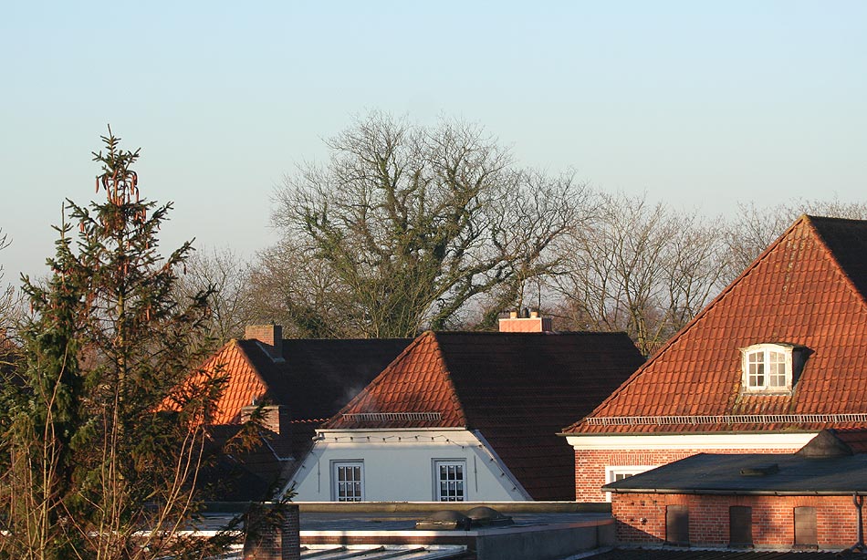 Am Morgen prägen mehr die Dächer das Bild