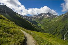 am Muhs Panoramaweg mit Blick ins Lasnitzental