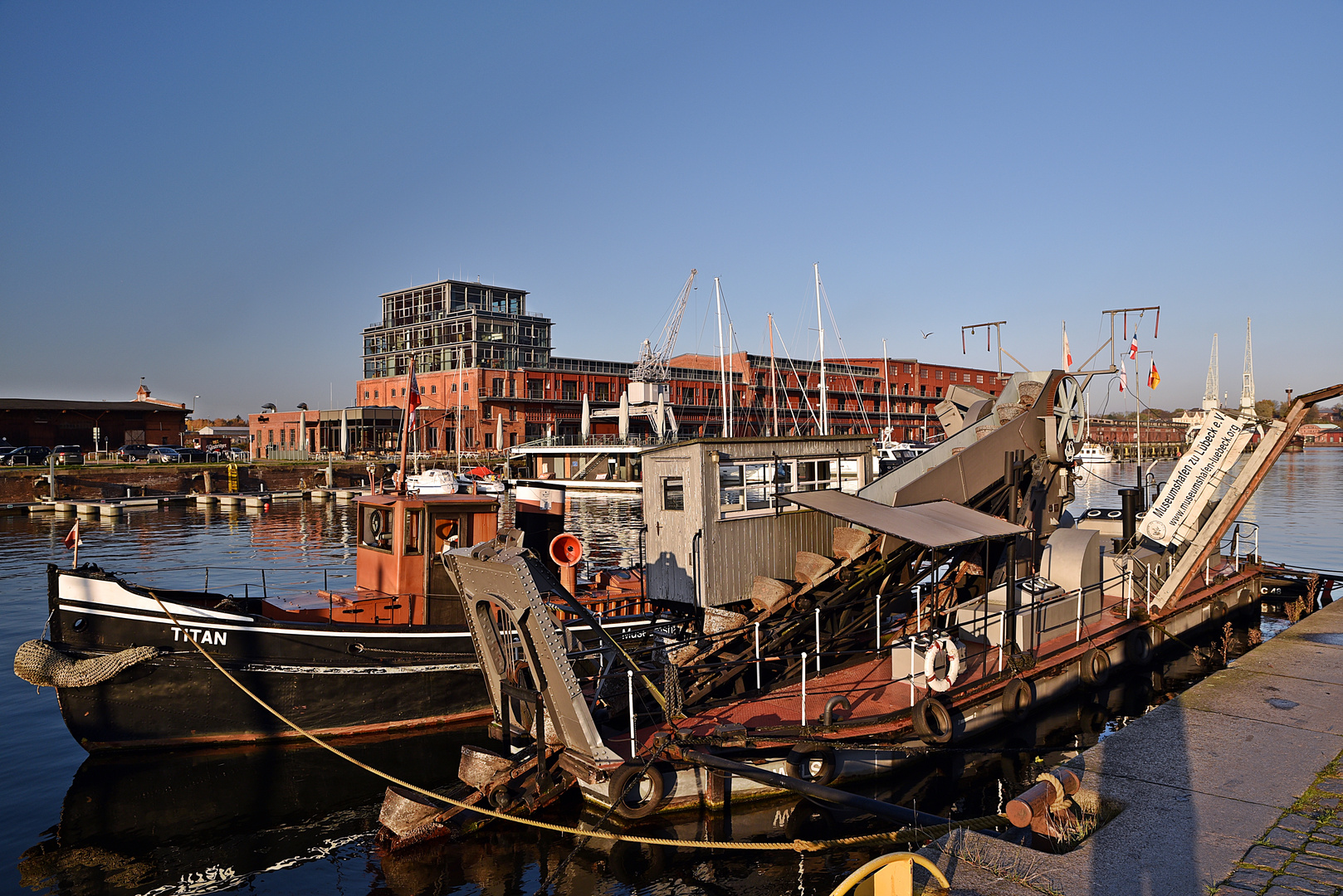 Am Museumshafen in Lübeck