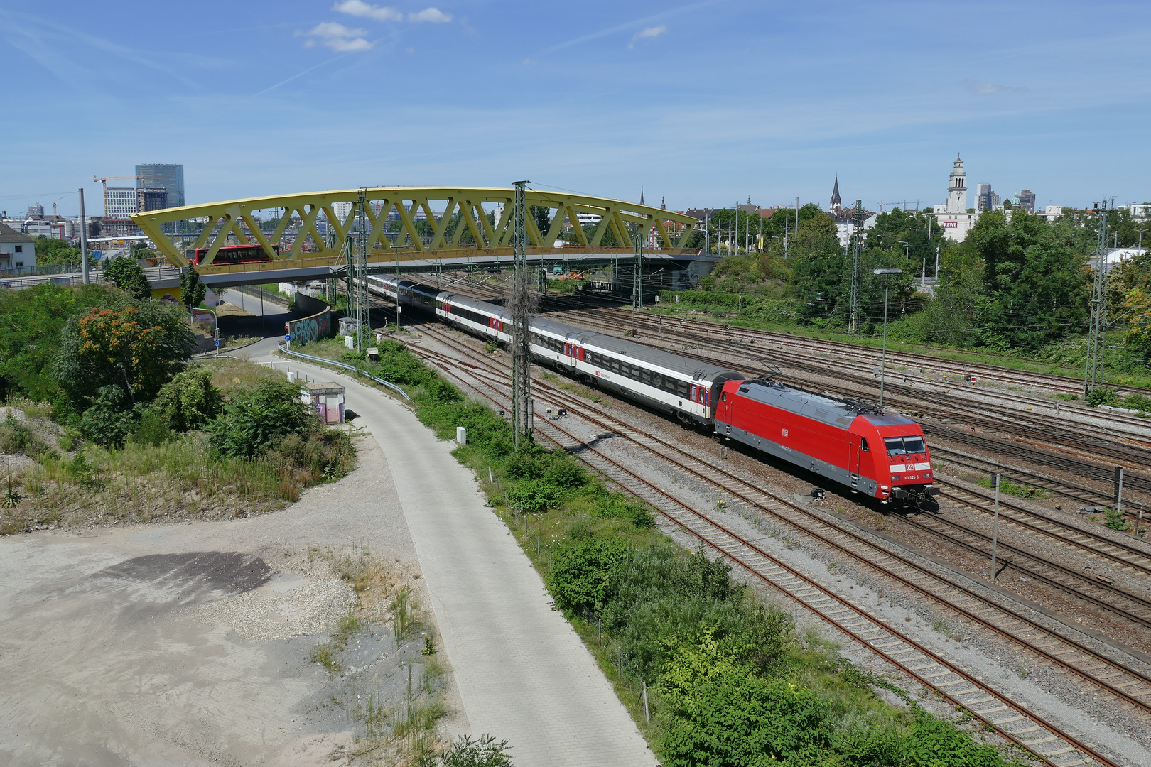 Am Neckarauer Übergang in Monnem