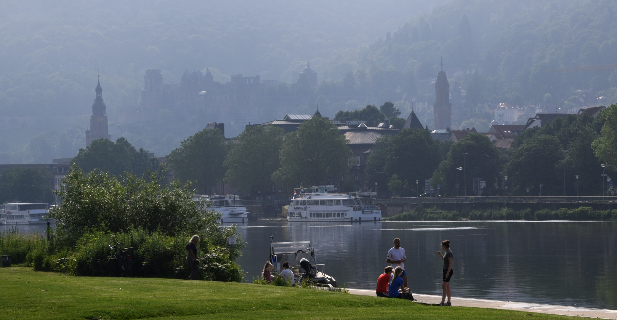 Am Neckarufer in Heidelberg