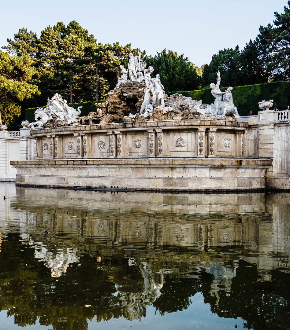 Am Neptunbrunnen (2)