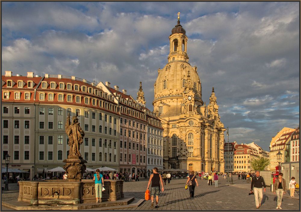 AM NEUMARKT IN DRESDEN