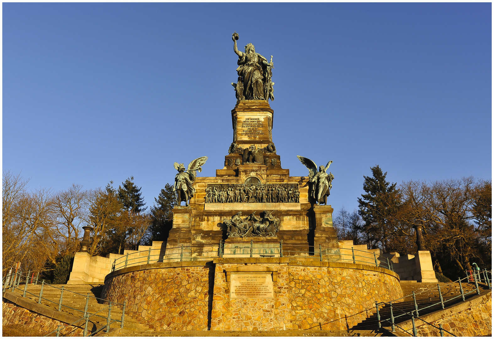 Am Niederwalddenkmal