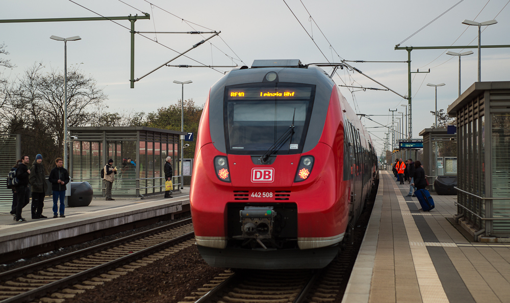 Am oberen Bahnsteig ...