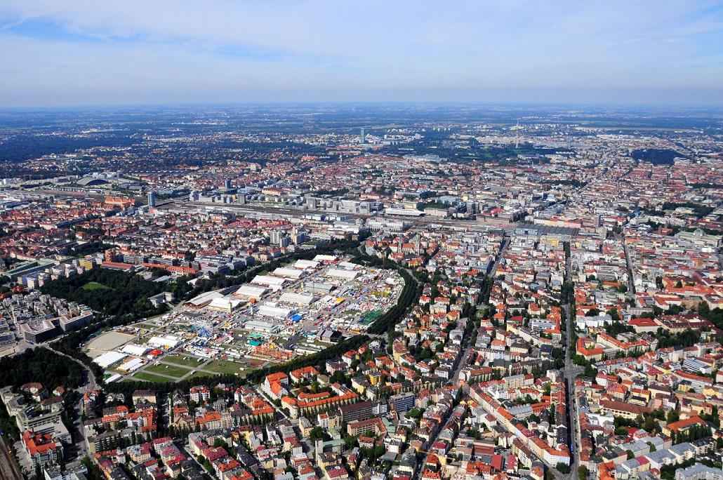 Am Oktoberfest München vorbei