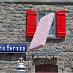 Am Ospizio Bernina (Station der Rhätischen) unterhalb des Bernina Passes ...