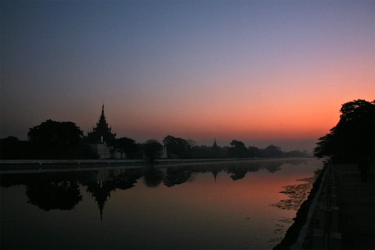 Am Palast von Mandalay