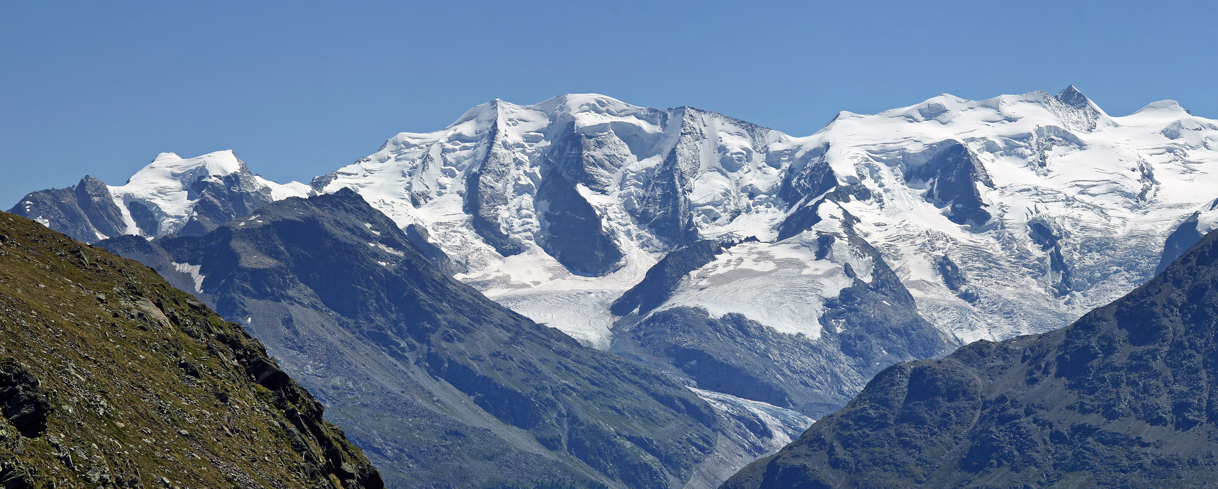 Am Piz Palü entspringt der Pers-Gletscher und an der mehrgipfligen Bellavista  ...