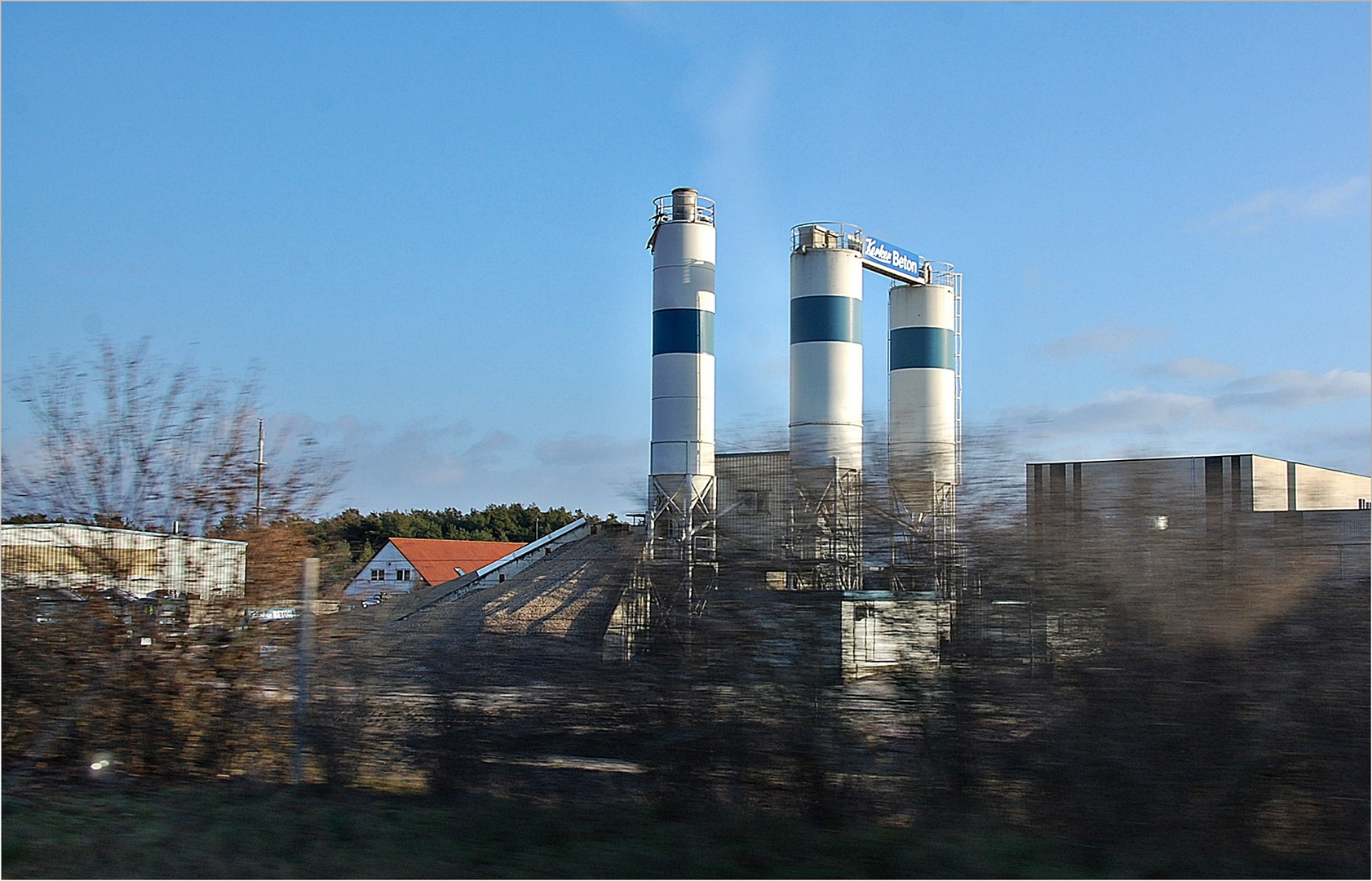 am Rande der Autobahn