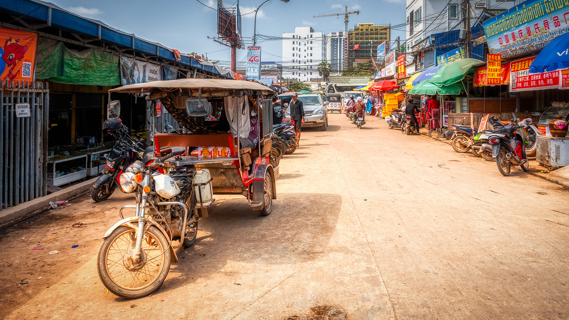 Am Rande des Marktes von Sihanoukville, Kambodscha (I)