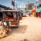 Am Rande des Marktes von Sihanoukville, Kambodscha (I)