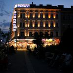 Am Reumannplatz zur blauen Stunde