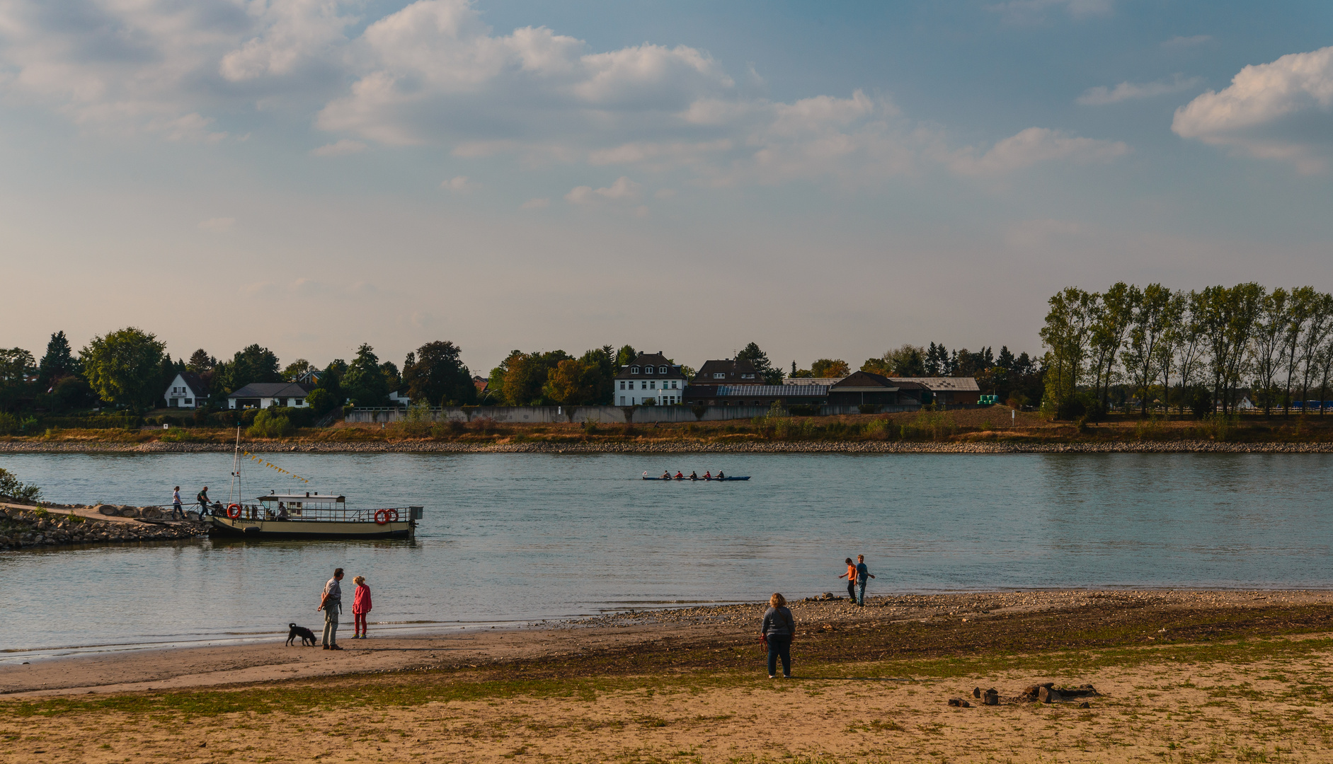 [ Am Rhein bei Köln-Zündorf ]