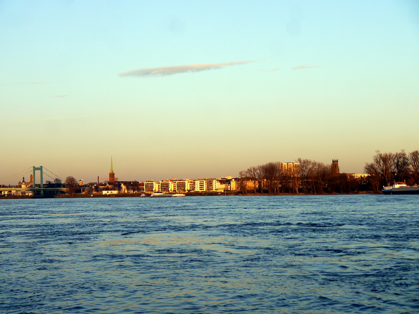 Am Rheinufer 2