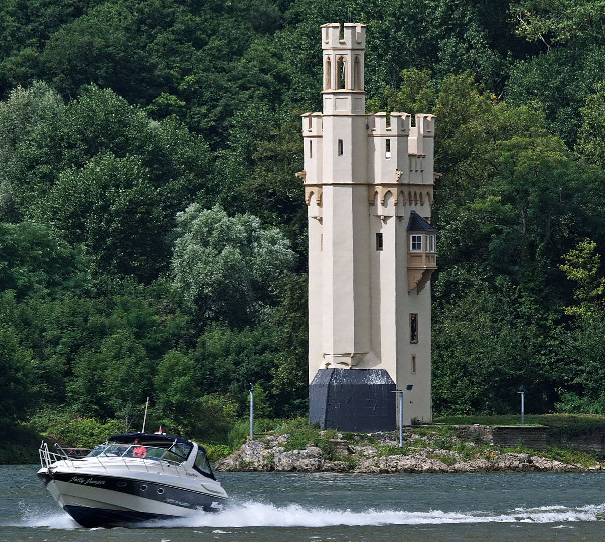 Am romantischen Rhein: Der Mäuseturm in Bingen