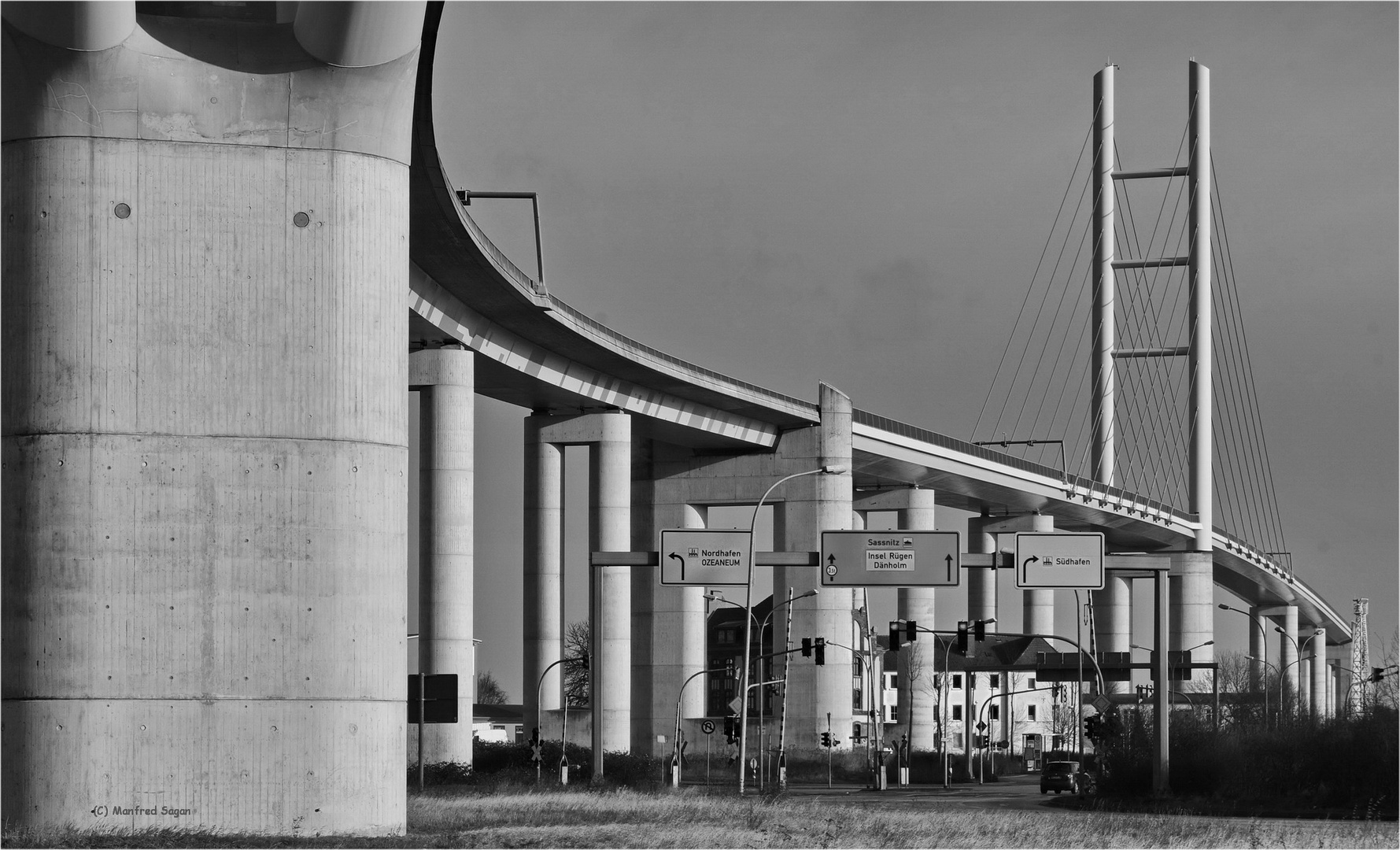 Am Rügenzubringer - die Hochbrücke über den Ziegelgraben...