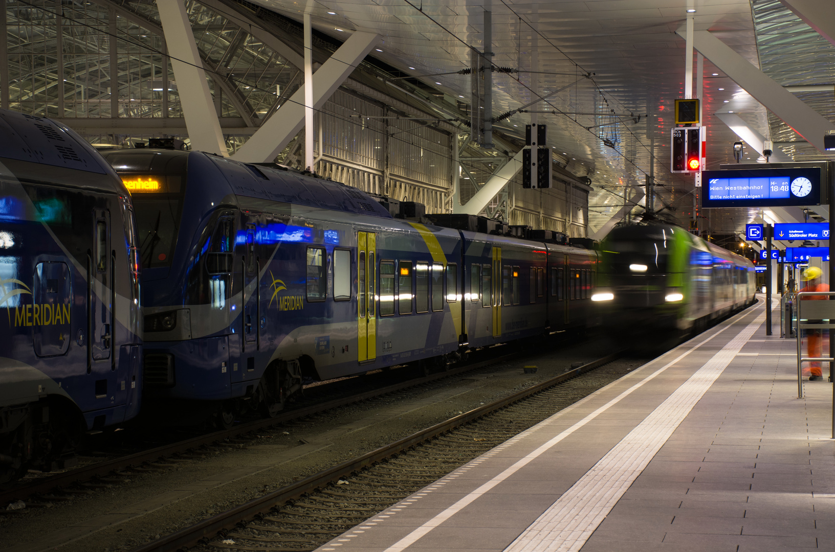 Am Salzburger Hauptbahnhof