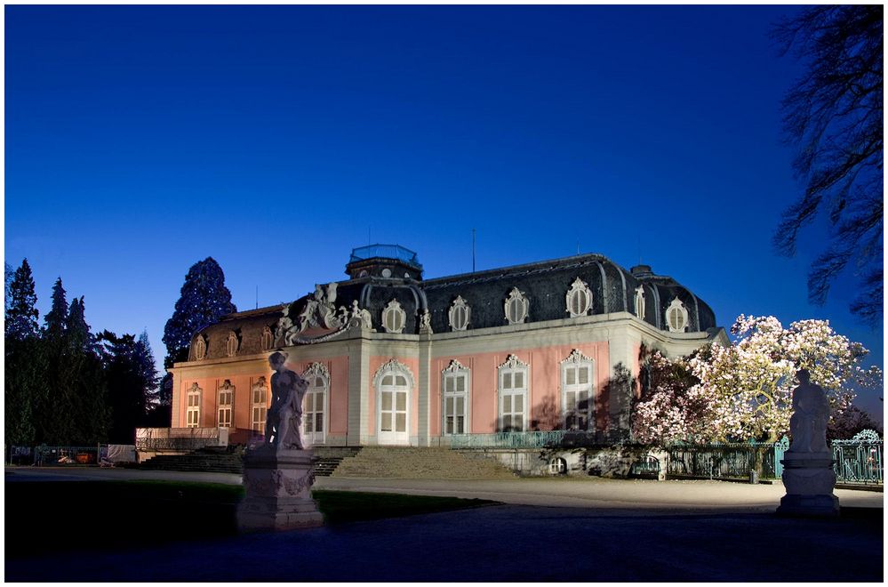 Am Schloss Benrath wird gebaut