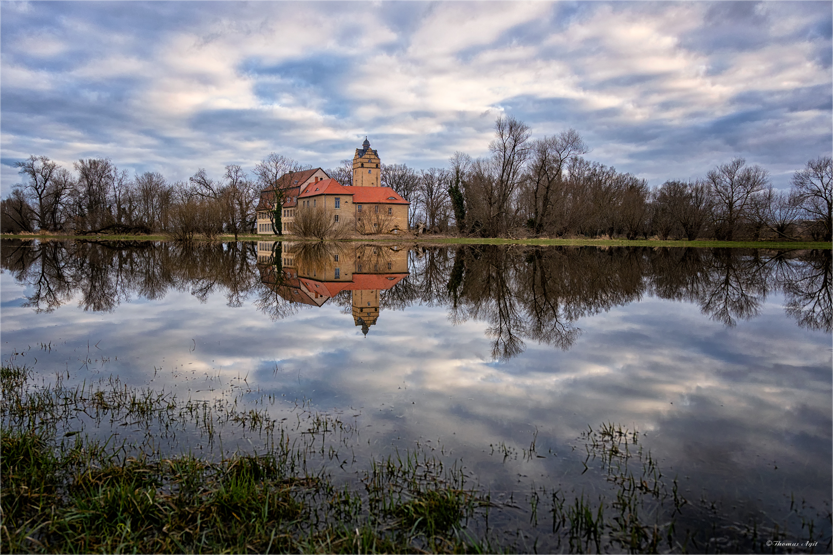 Am Schloss Gaensefurth...