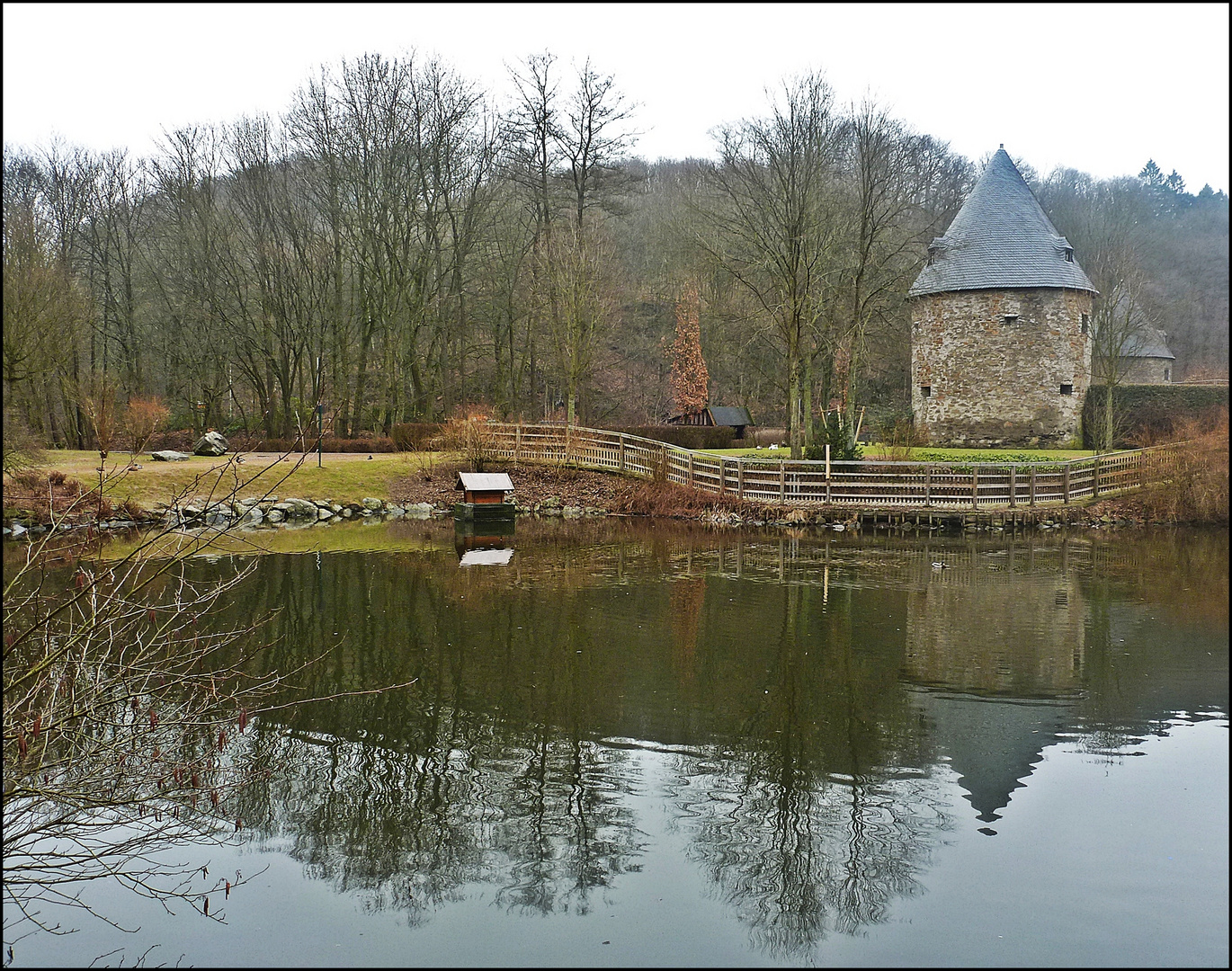 Am Schloss Hardenberg in Neviges