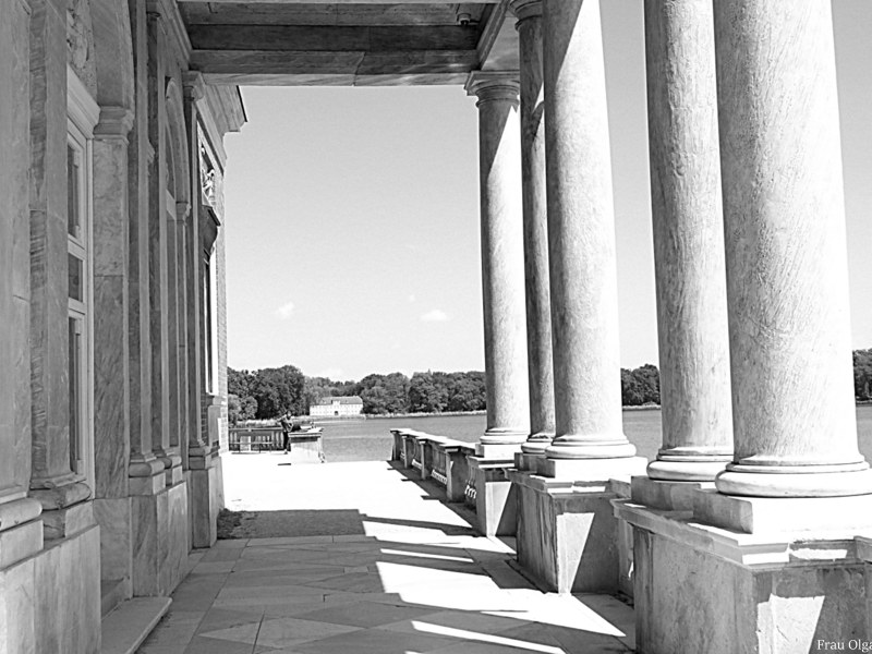 Am Schwarz Weiß Freitag Kolonaden am Marmorpalais