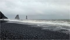 Am schwarz-weißen Strand von Reynisvjara (VII)