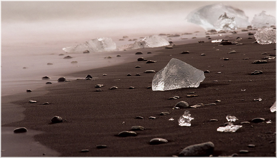 am schwarzen Lavastrand beim Jökulsárlón