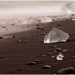 am schwarzen Lavastrand beim Jökulsárlón