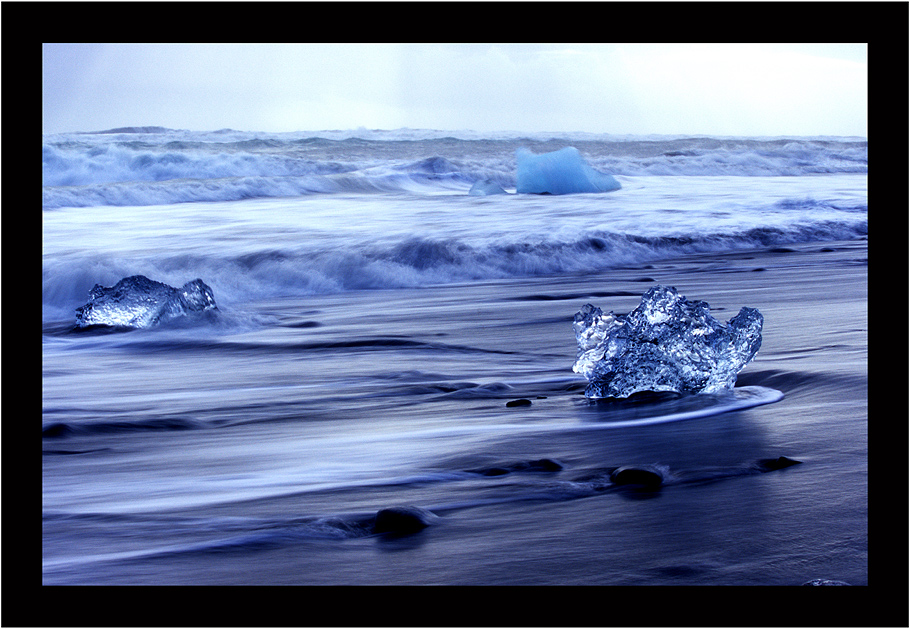 am schwarzen Strand beim Jökulsárlón