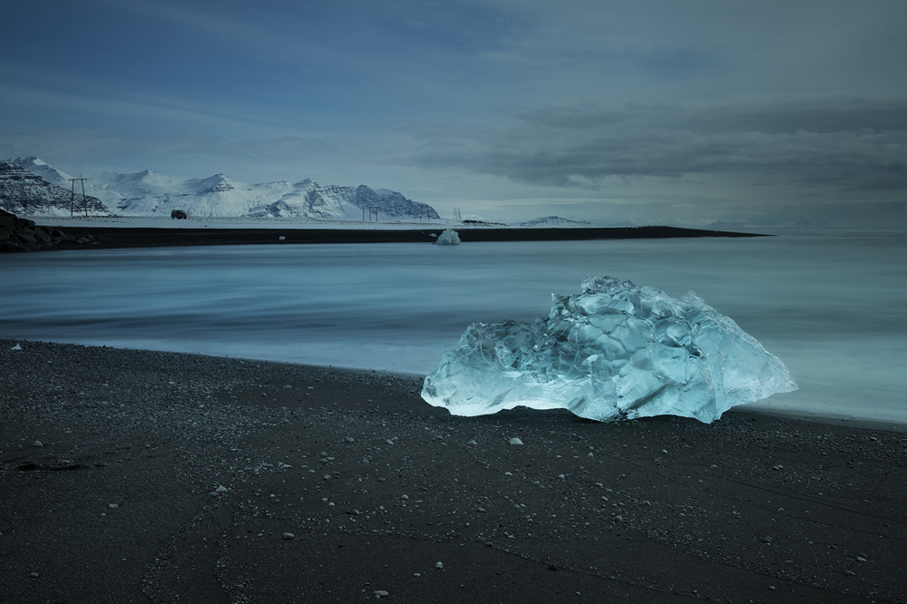 Am schwarzen Strand des Jökulsárlón