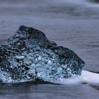 Am schwarzen Strand von Jökulsárlón