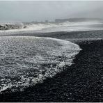 Am schwarzen Strand von Reynisvjara (II)