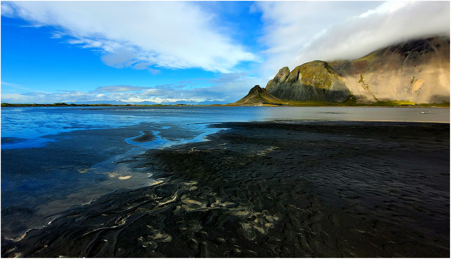 Am schwarzen Strand von Stokksnes