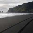 am schwarzen strand von Vik