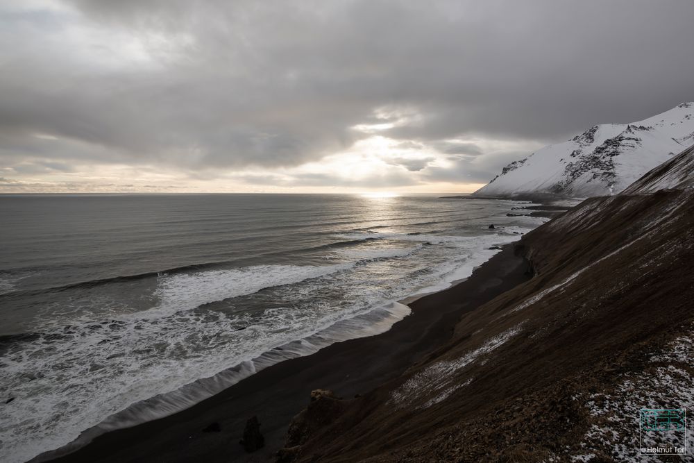 Am schwarzen Strand von Vík