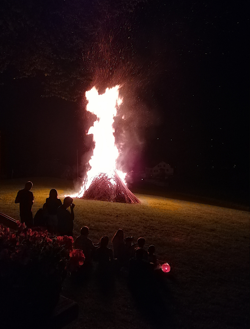 Am Schweizer Nationalfeiertag, III, Berghof, Aewil