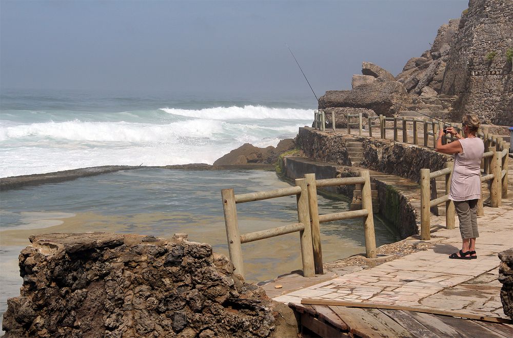 Am "Schwimmbad" von Azenhas do Mar