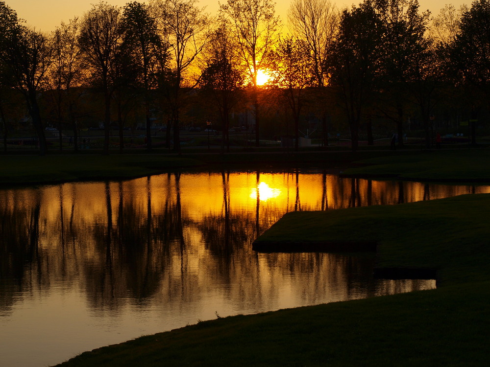 Am See beim Sonnenuntergang