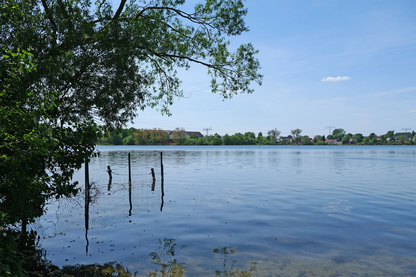 Am See entlang