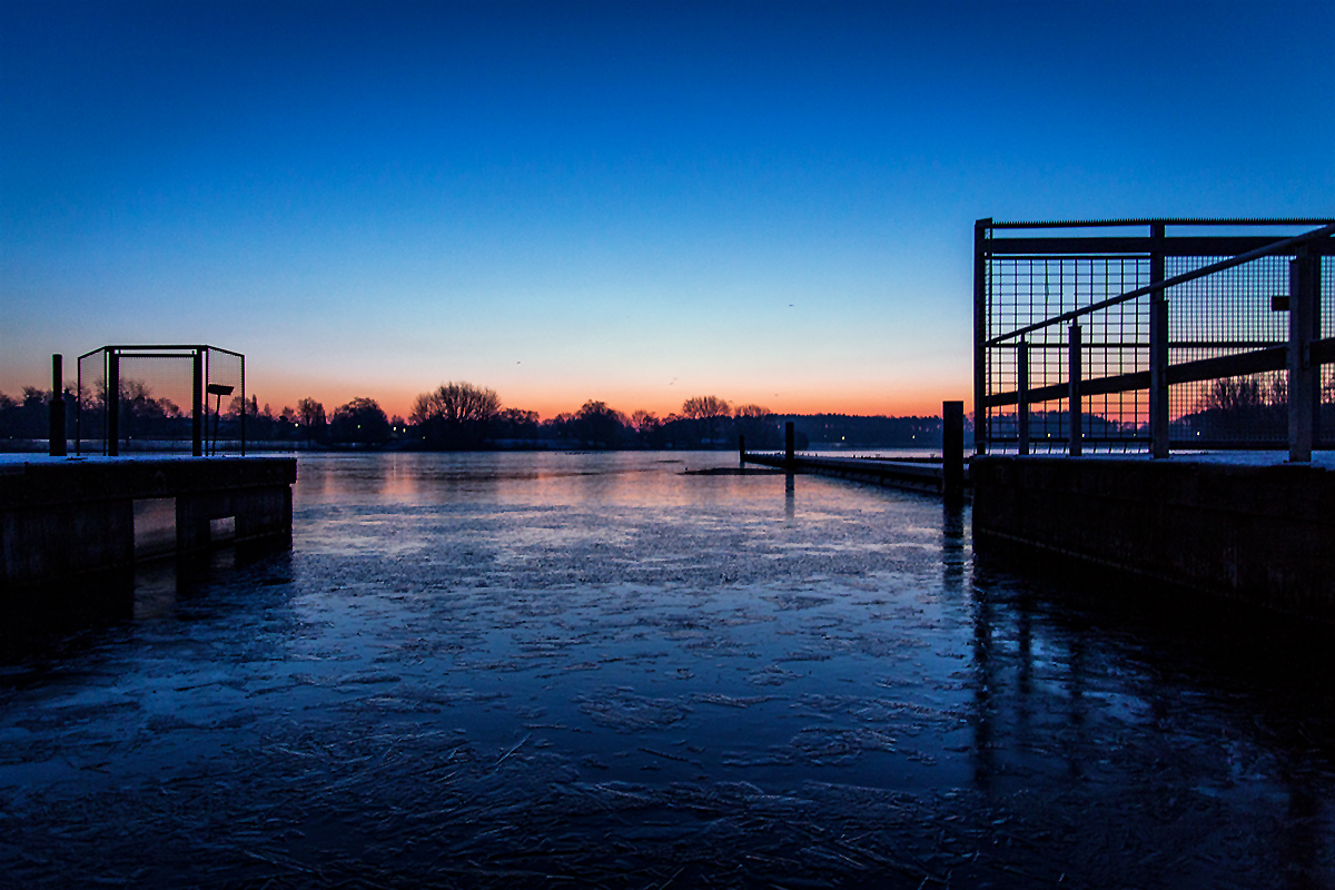 Am See, vor Sonnenaufgang