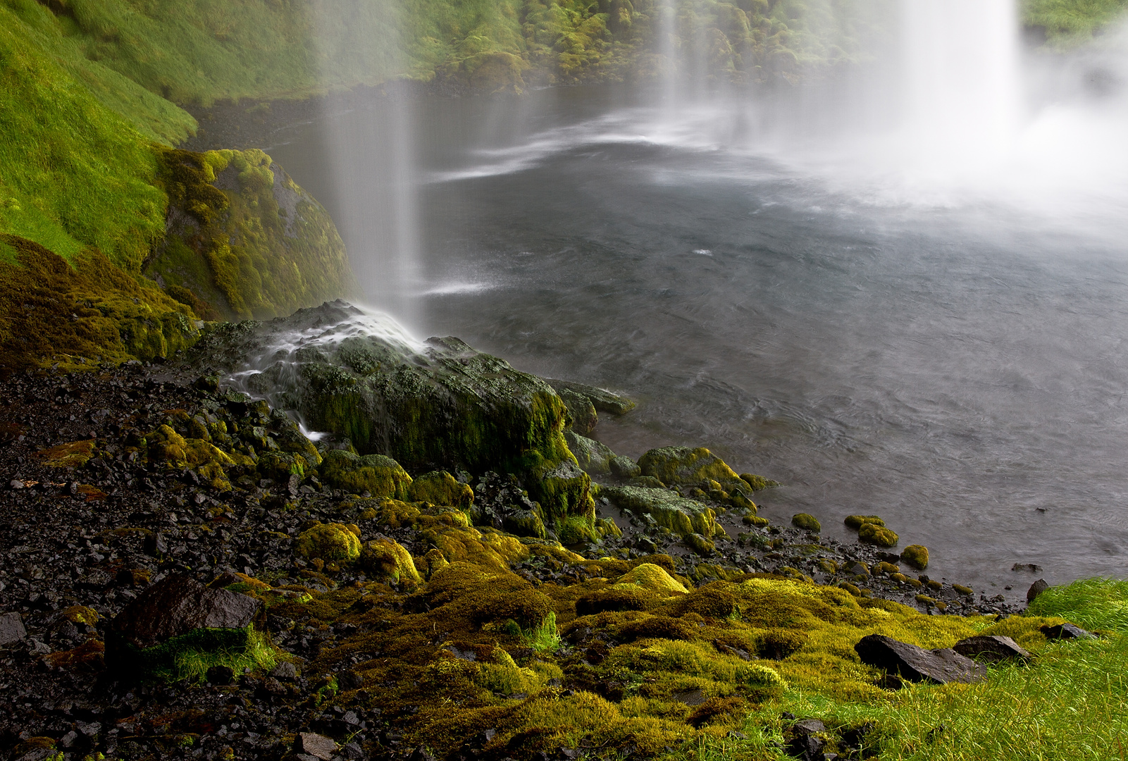 Am Seljalandsfoss - Island