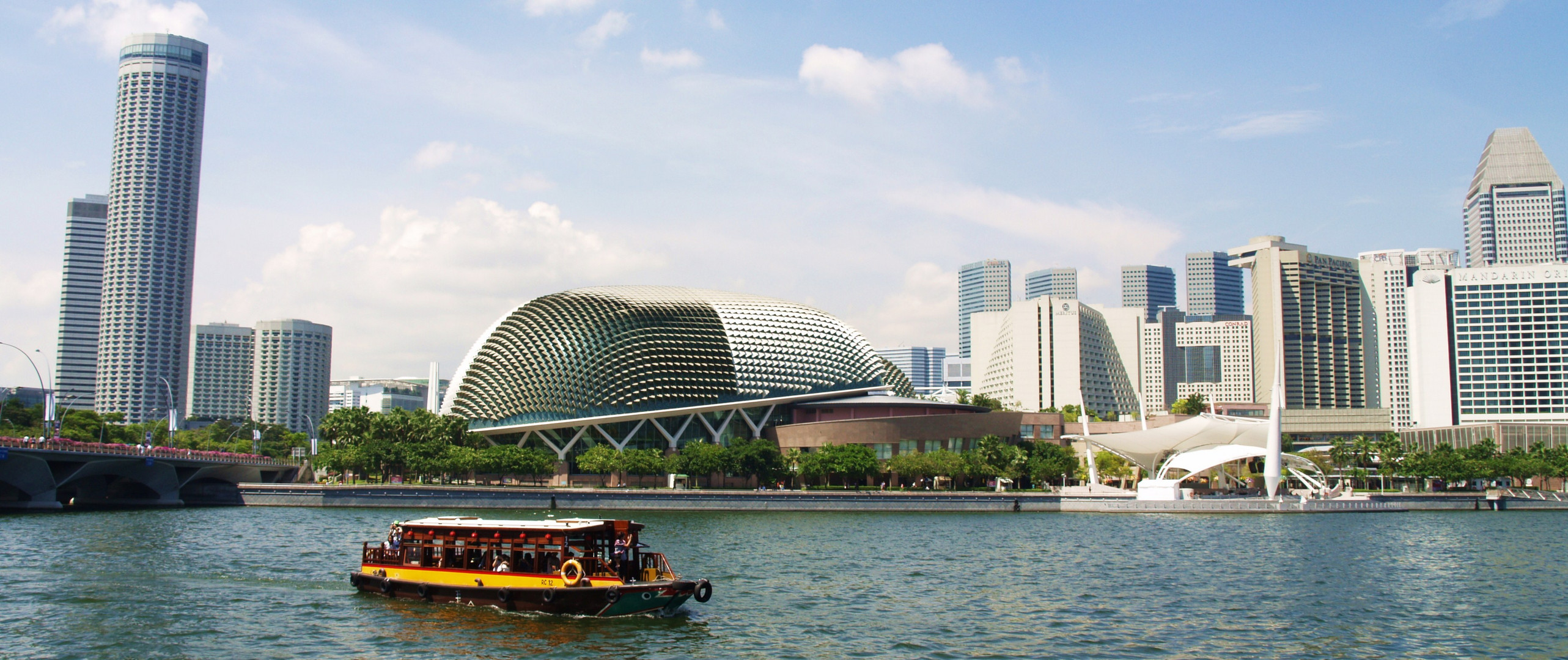 Am Singapore River