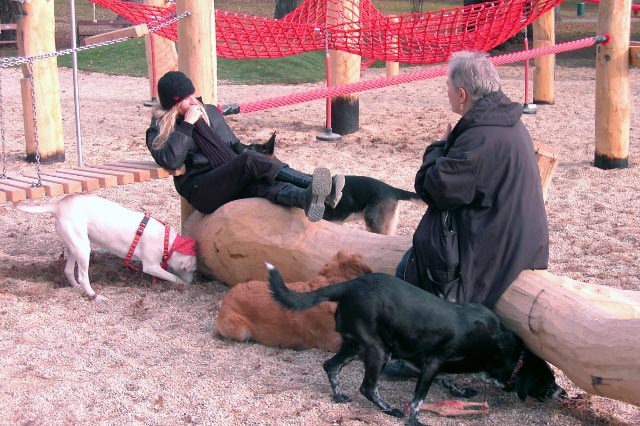 AM SPIELPLATZ