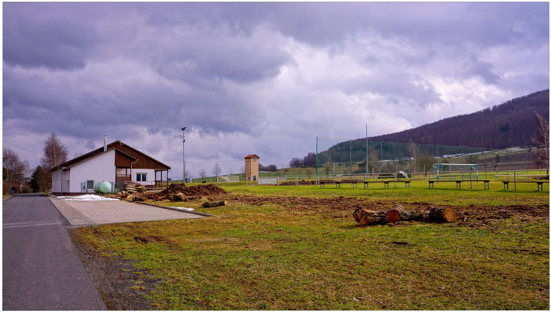 Am Sportplatz (en el campo de deportes)