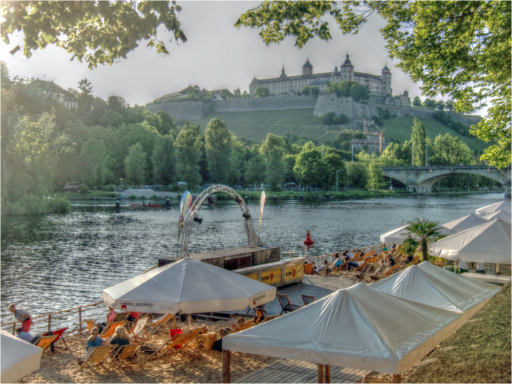 am Stadtstrand von Würzburg