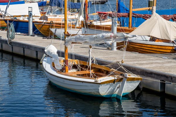 am Steg der klassischen Yachten