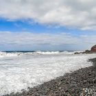 Am Steinstrand von Arco de São Jorge 01