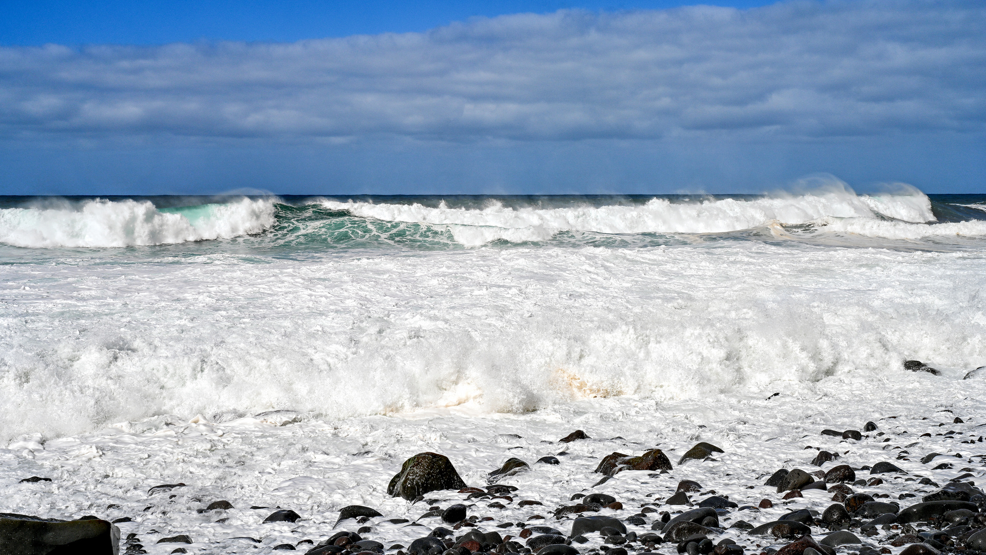 Am Steinstrand von Arco de São Jorge 07